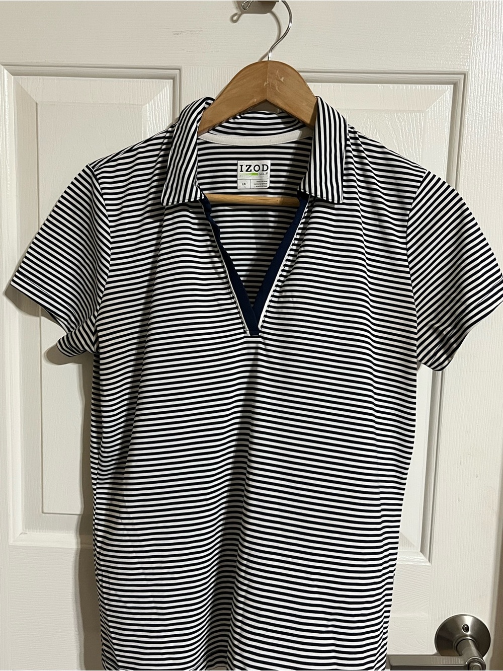 IZOD Black & White Striped V-Neck Polo
18-06 AB